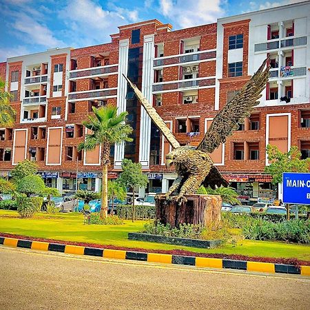 Royal Galaxy Hotel & Residence - Near Islamabad International Airport & Motorway Bagian luar foto