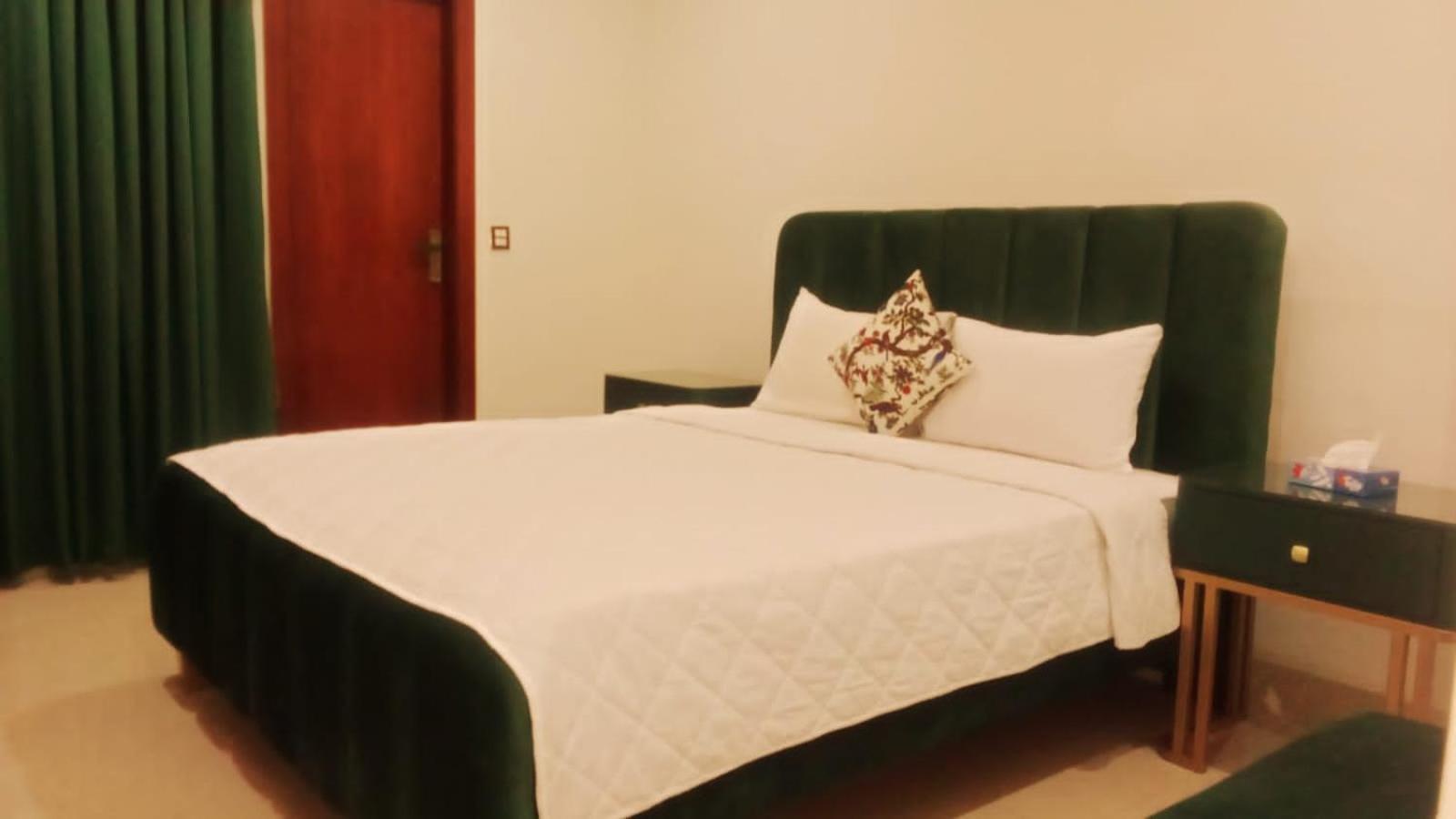Royal Galaxy Hotel & Residence - Near Islamabad International Airport & Motorway Bagian luar foto