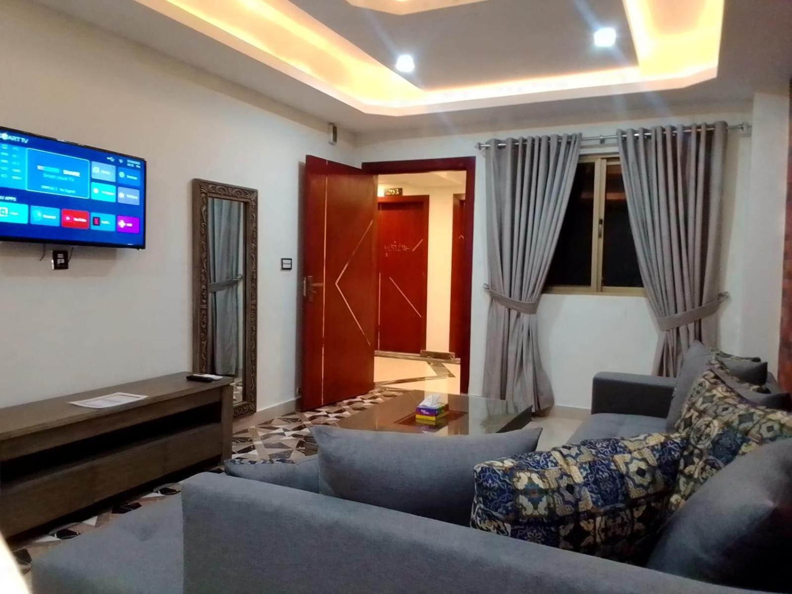 Royal Galaxy Hotel & Residence - Near Islamabad International Airport & Motorway Bagian luar foto