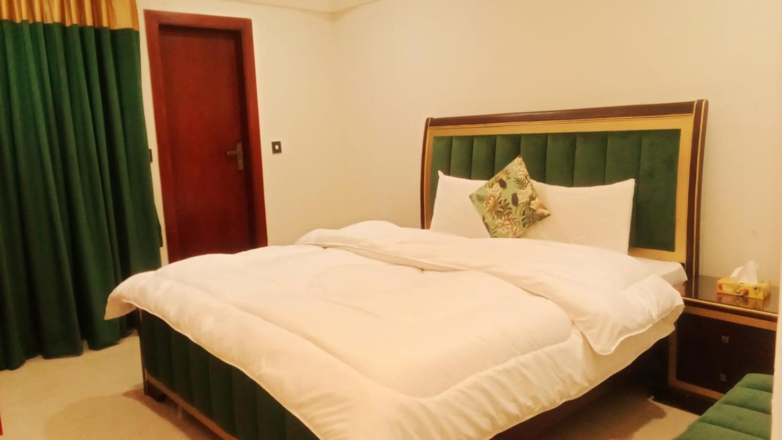 Royal Galaxy Hotel & Residence - Near Islamabad International Airport & Motorway Bagian luar foto