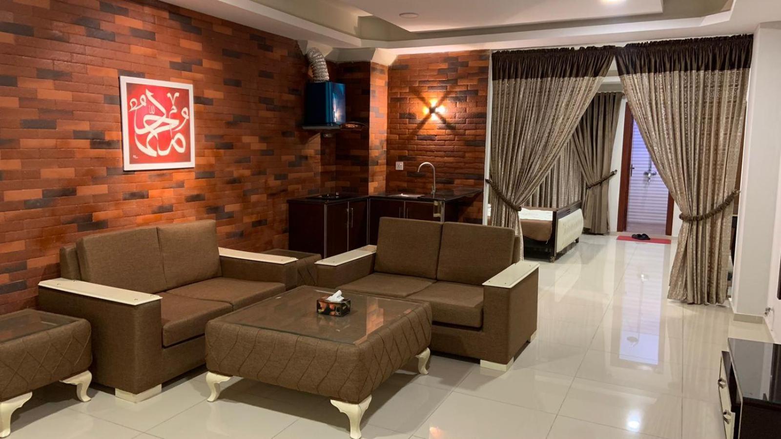 Royal Galaxy Hotel & Residence - Near Islamabad International Airport & Motorway Bagian luar foto