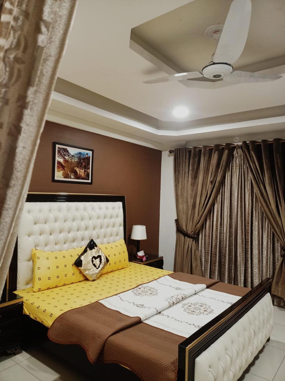 Royal Galaxy Hotel & Residence - Near Islamabad International Airport & Motorway Bagian luar foto