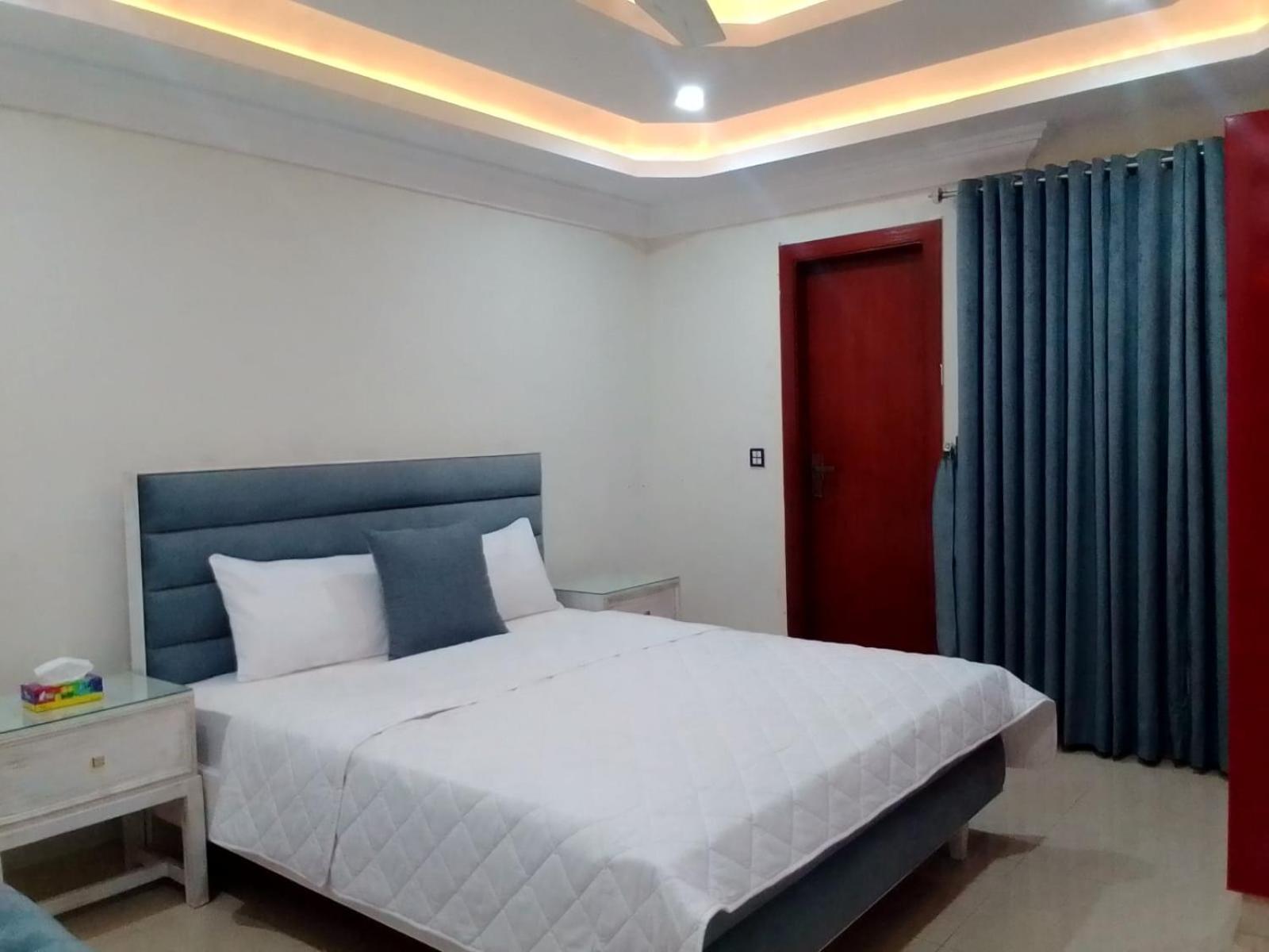 Royal Galaxy Hotel & Residence - Near Islamabad International Airport & Motorway Bagian luar foto