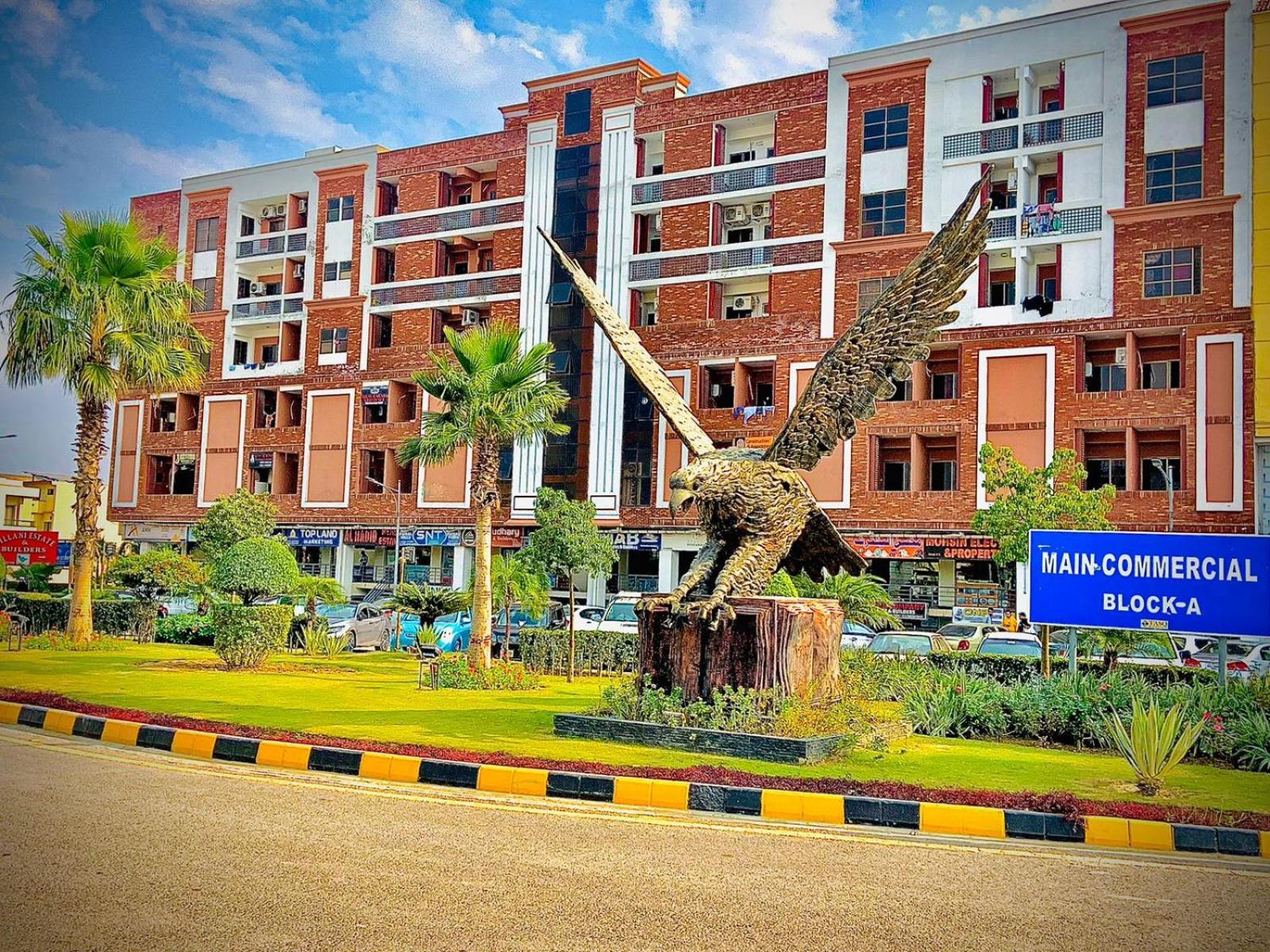 Royal Galaxy Hotel & Residence - Near Islamabad International Airport & Motorway Bagian luar foto