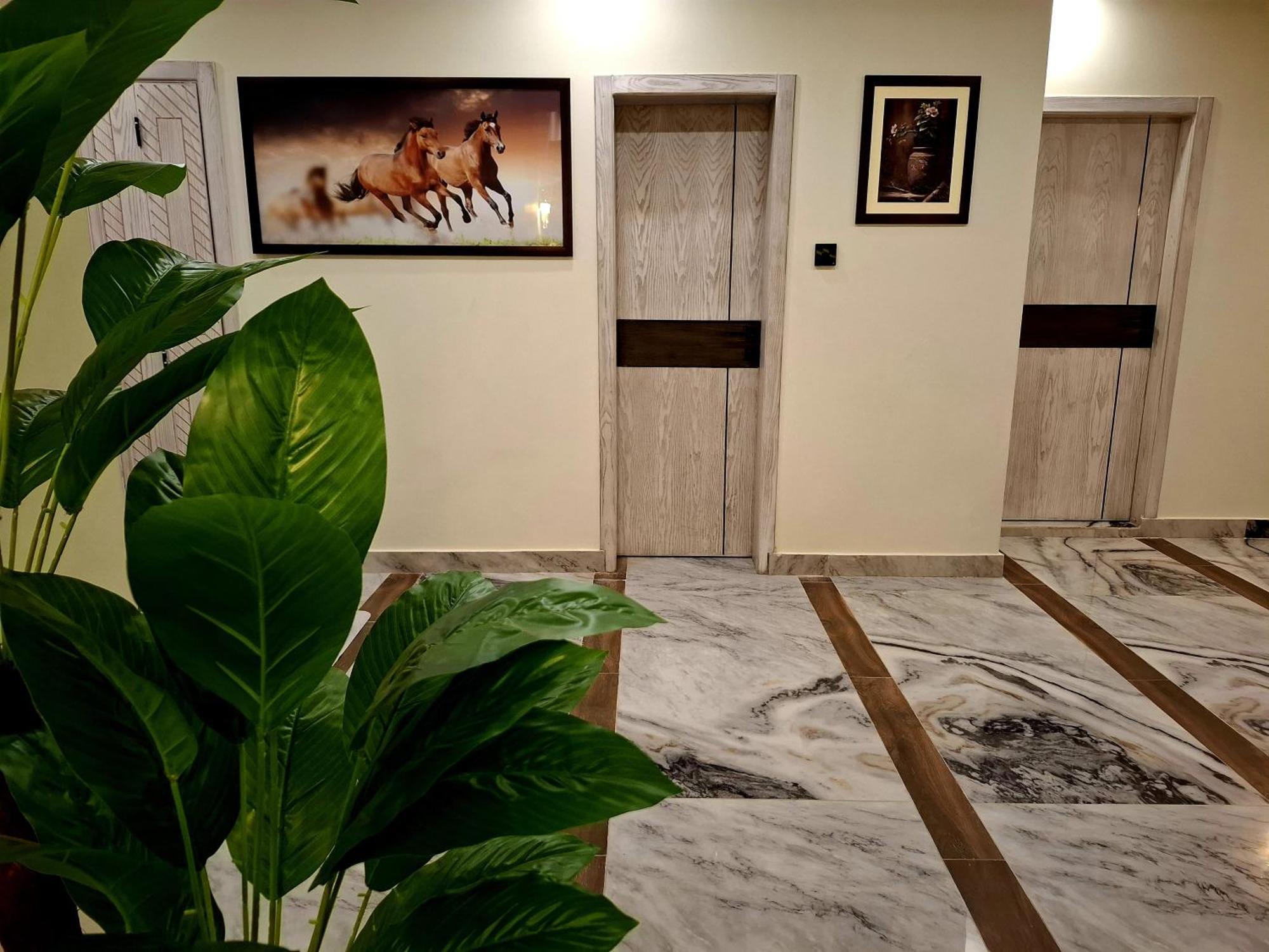 Royal Galaxy Hotel & Residence - Near Islamabad International Airport & Motorway Bagian luar foto