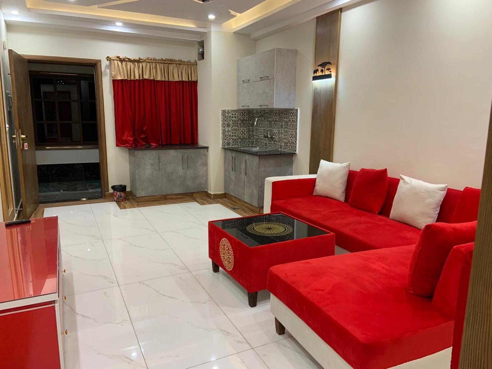 Royal Galaxy Hotel & Residence - Near Islamabad International Airport & Motorway Bagian luar foto