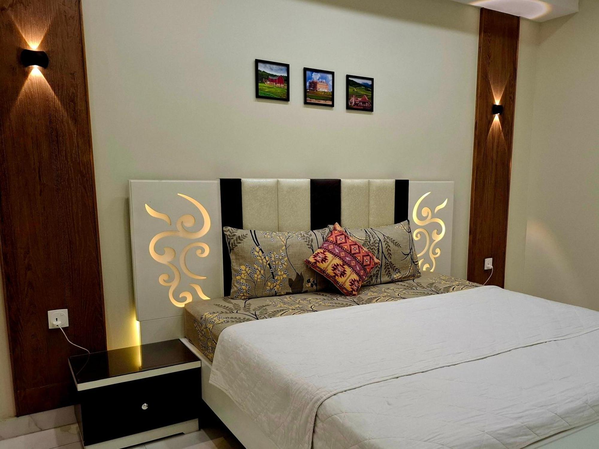 Royal Galaxy Hotel & Residence - Near Islamabad International Airport & Motorway Bagian luar foto