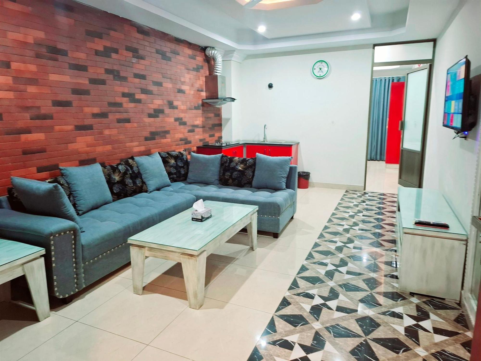 Royal Galaxy Hotel & Residence - Near Islamabad International Airport & Motorway Bagian luar foto