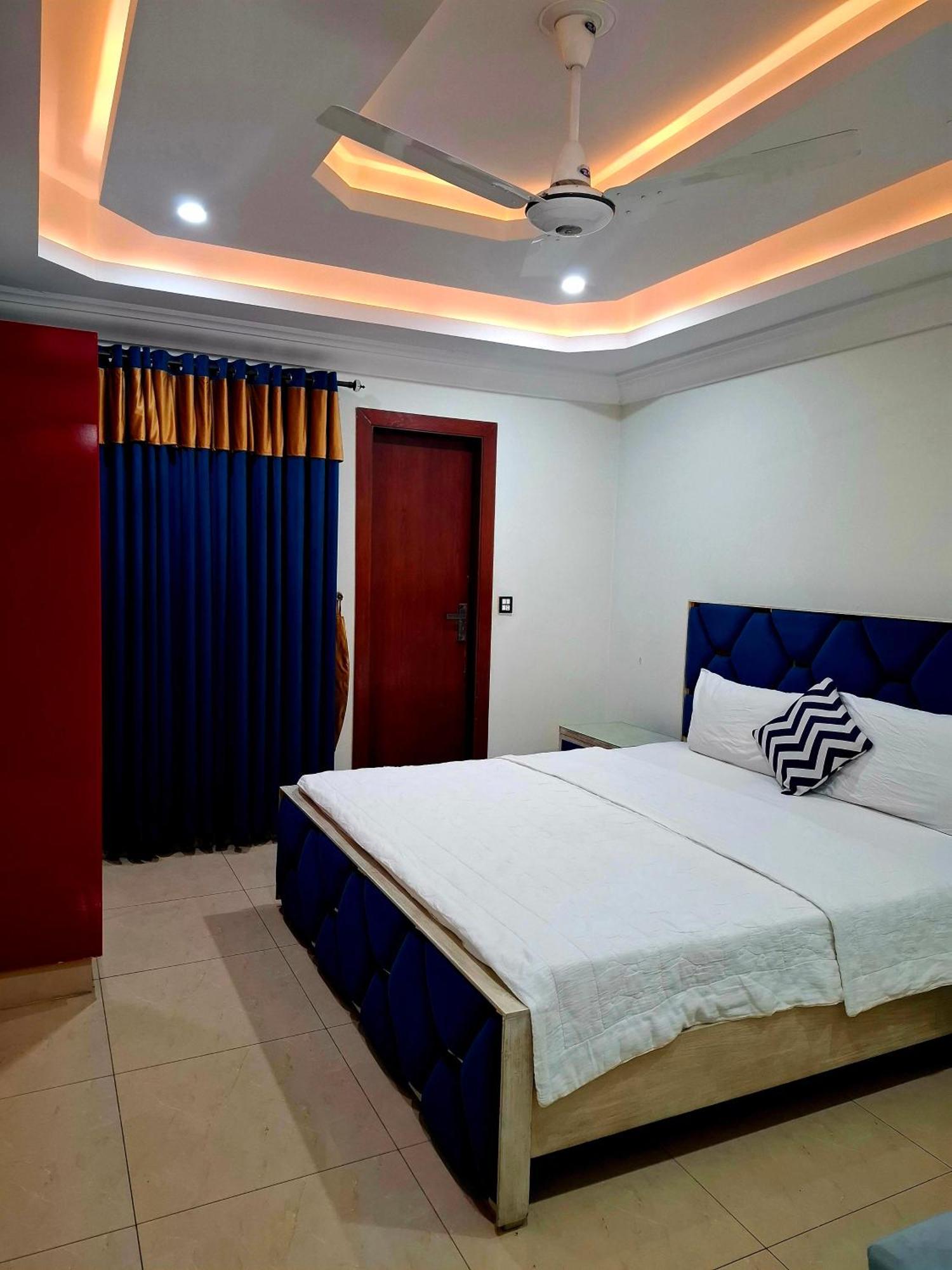 Royal Galaxy Hotel & Residence - Near Islamabad International Airport & Motorway Bagian luar foto